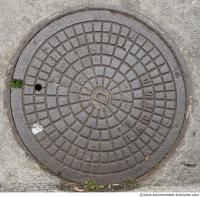 manhole cover rusty 0004
